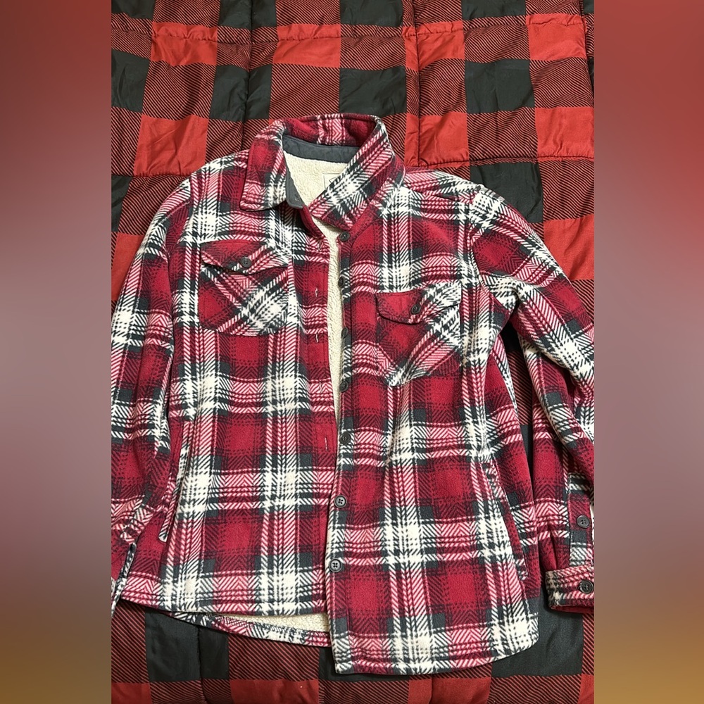 Size M flannel jacket. Very thick and warm. Fleece.